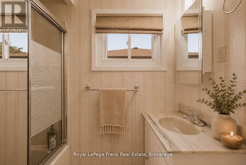 185 Athabasca Street — photo 15 of 28