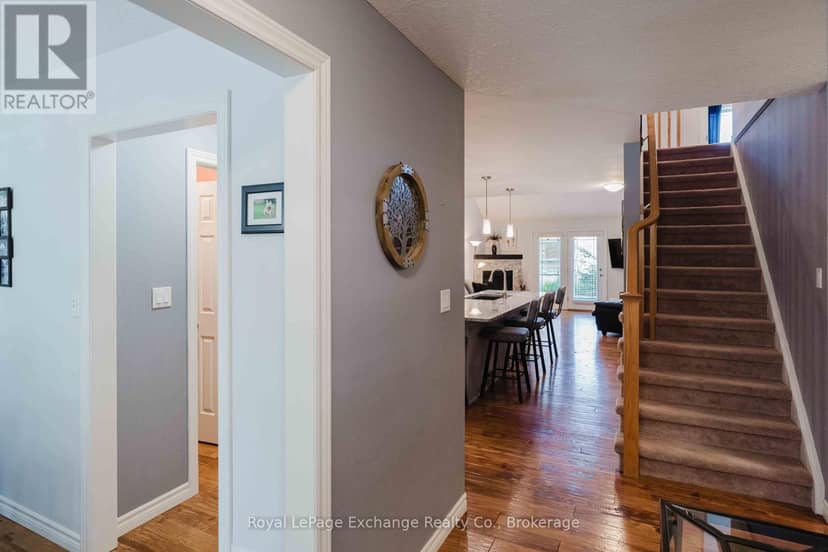 6 - 391 Joseph Street — photo 11 of 40