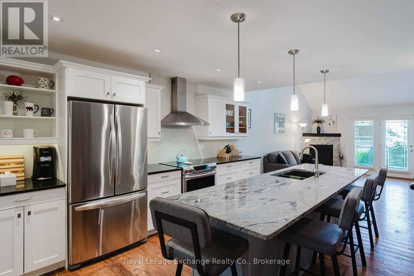 6 - 391 Joseph Street — photo 17 of 40