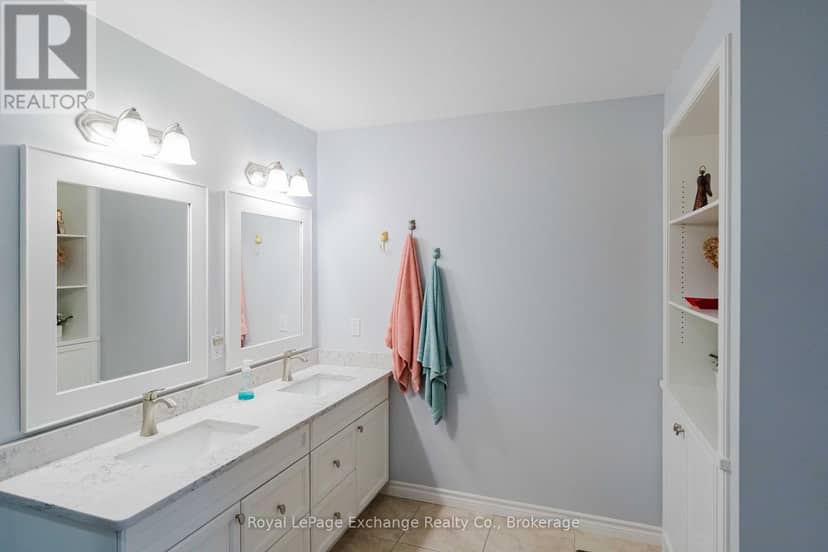 6 - 391 Joseph Street — photo 30 of 40