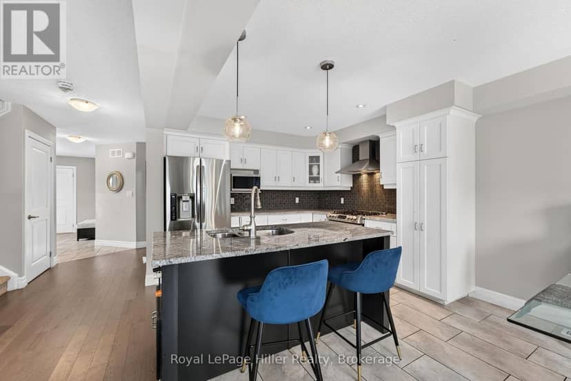 15 Robertson Drive — photo 12 of 40
