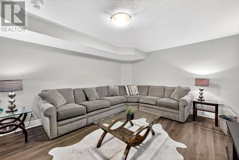 15 Robertson Drive — photo 38 of 40