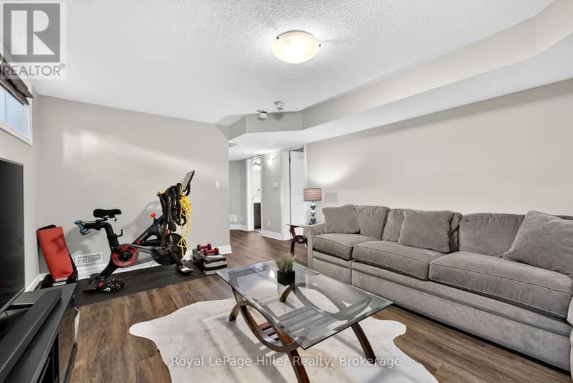 15 Robertson Drive — photo 39 of 40