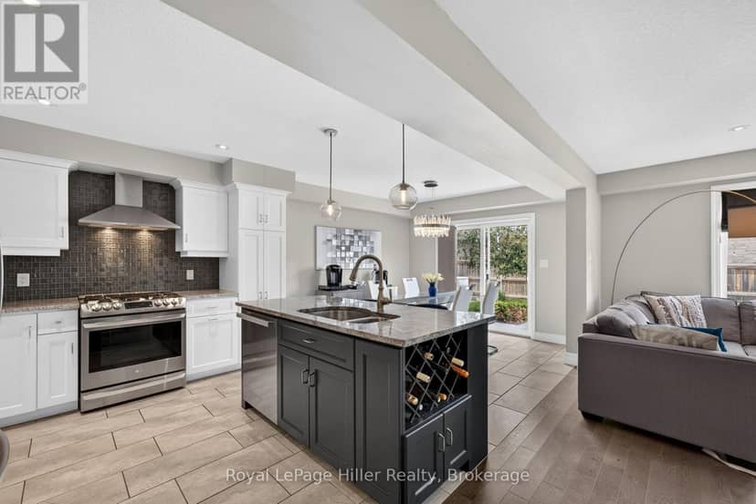 15 Robertson Drive — photo 9 of 40