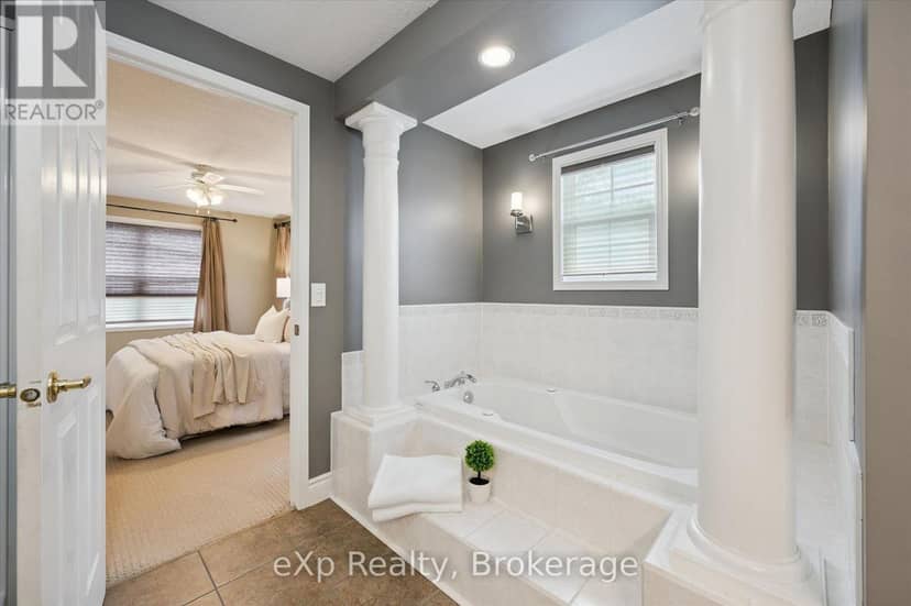 18 Jasper Heights Private — photo 25 of 40
