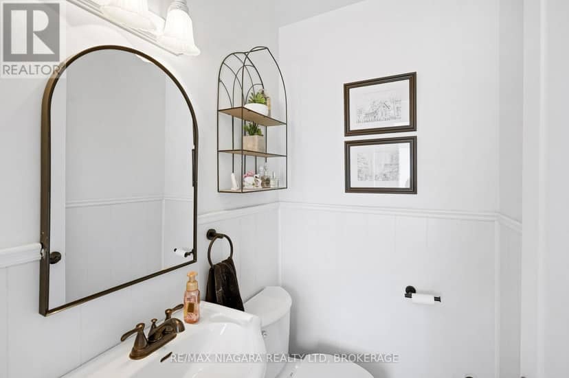 29 Rose Avenue — photo 16 of 38