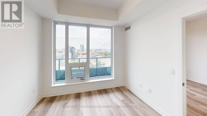 1704 - 15 Wellington Street — photo 9 of 34