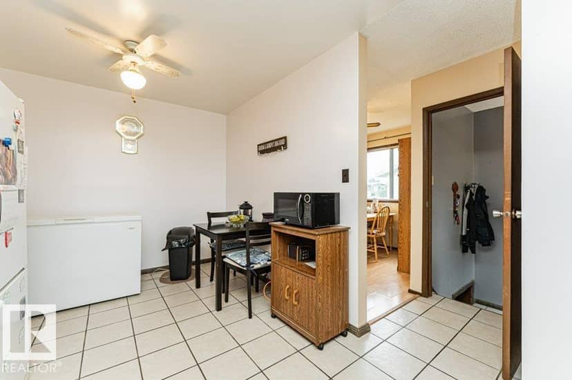 5036 47 ST — photo 17 of 40