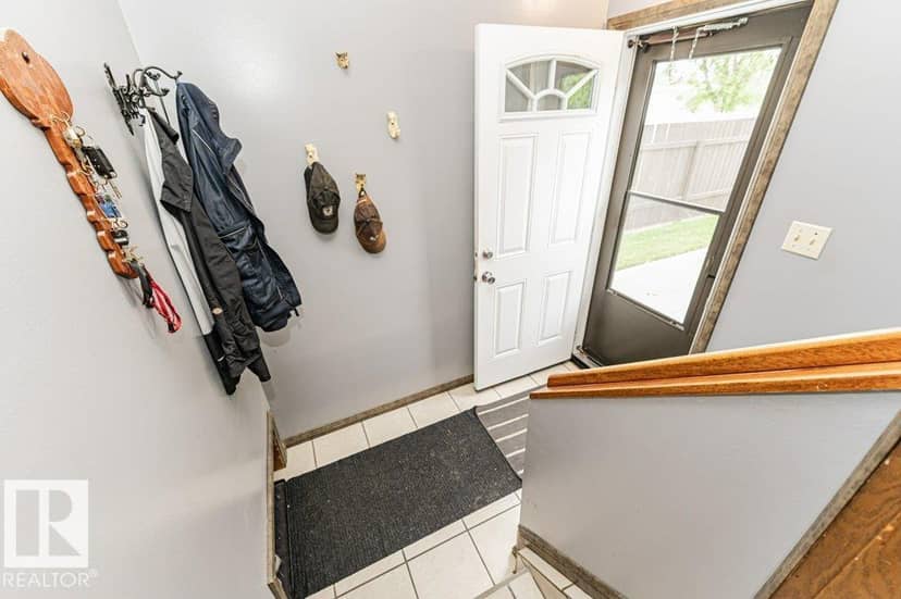 5036 47 ST — photo 32 of 40