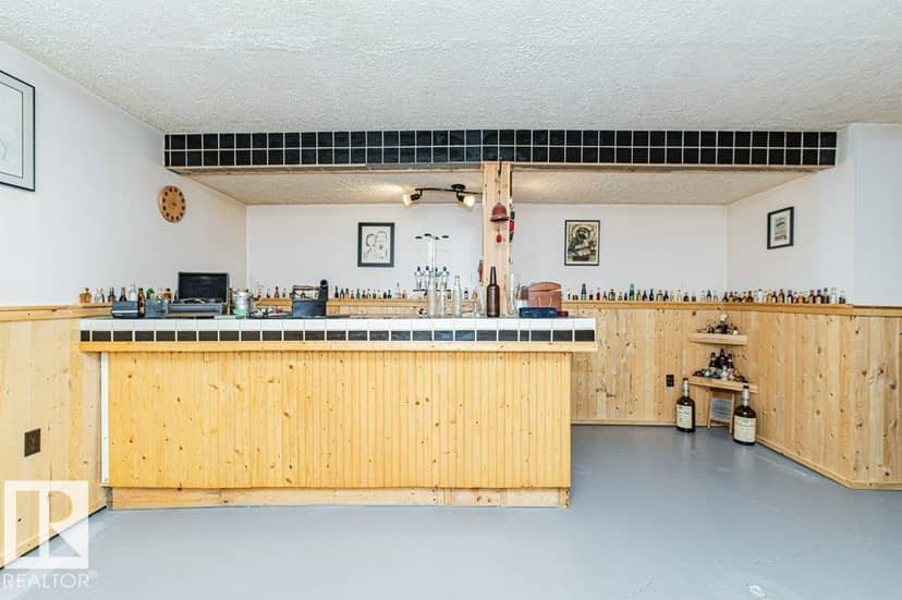 5036 47 ST — photo 40 of 40