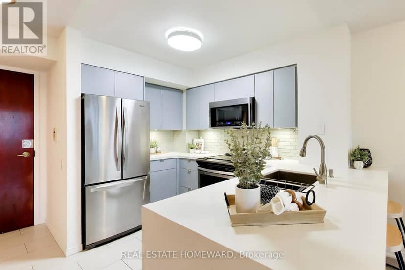 1511 - 750 Bay Street — photo 4 of 29