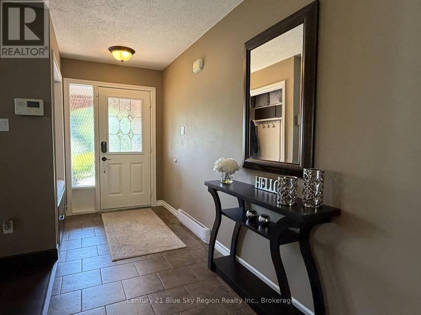 790 Laurentian Avenue — photo 7 of 40