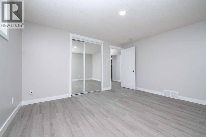 6036 4 Street NE — photo 33 of 40