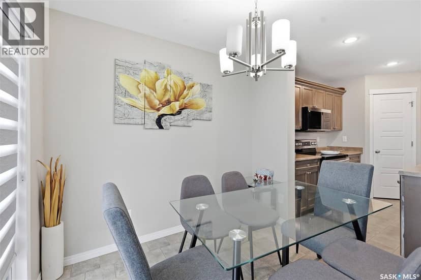150 Henick CRESCENT — photo 10 of 35