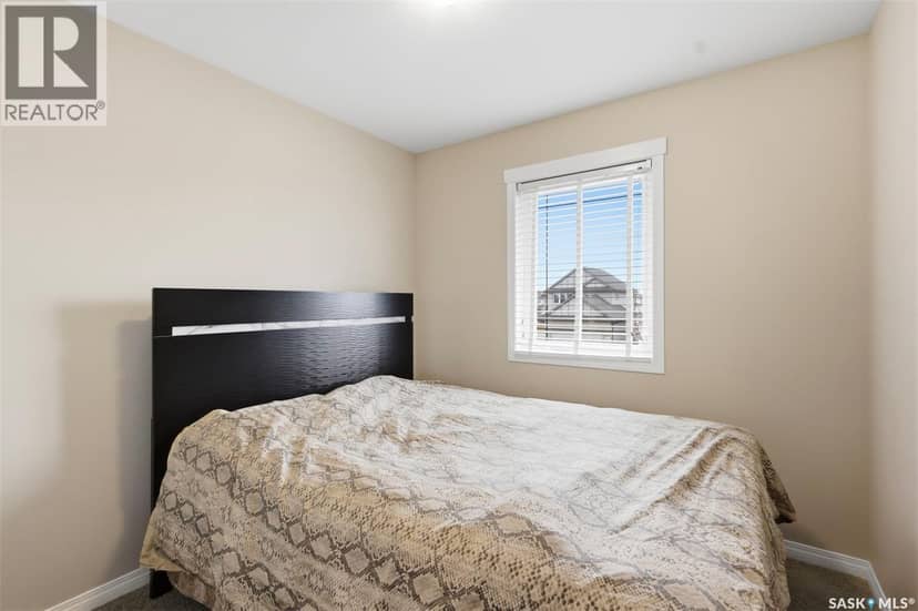 150 Henick CRESCENT — photo 17 of 35