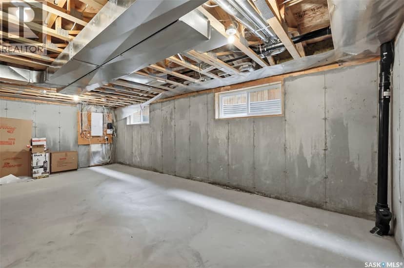 150 Henick CRESCENT — photo 23 of 35