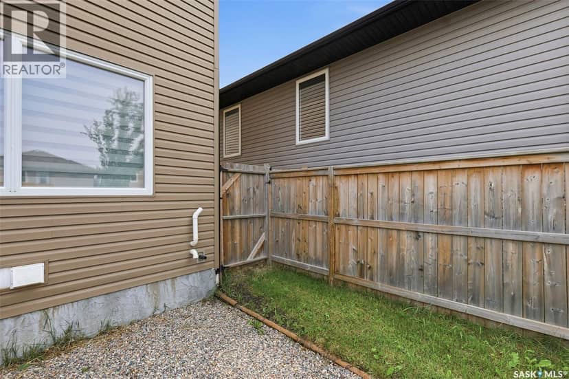 150 Henick CRESCENT — photo 29 of 35