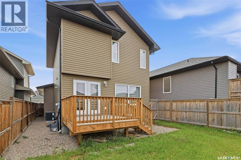 150 Henick CRESCENT — photo 32 of 35