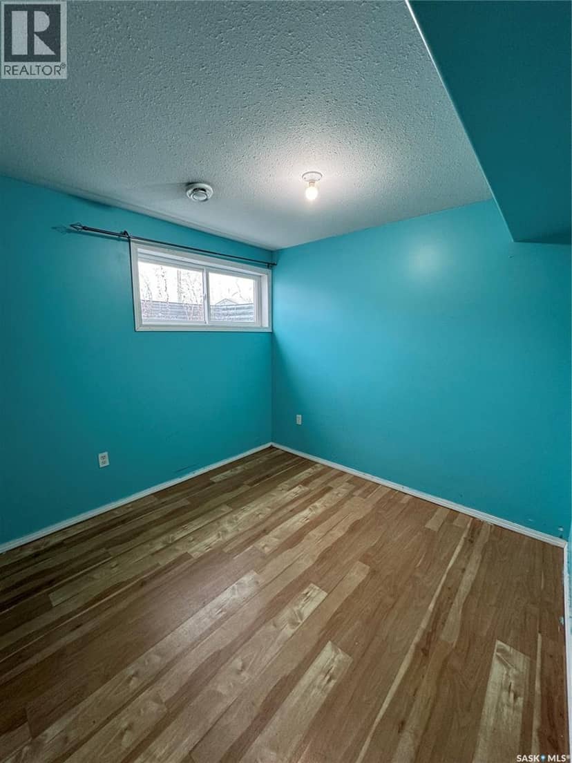 701 2nd AVENUE E — photo 12 of 13