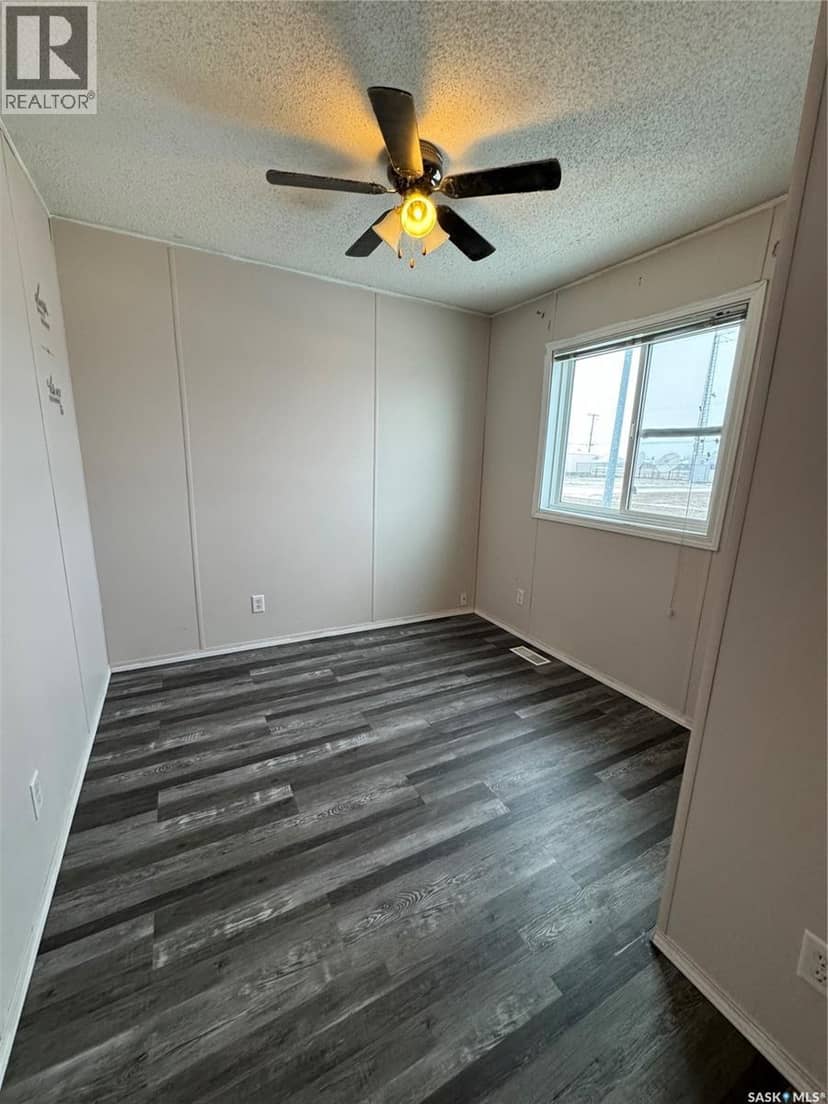 701 2nd AVENUE E — photo 4 of 13