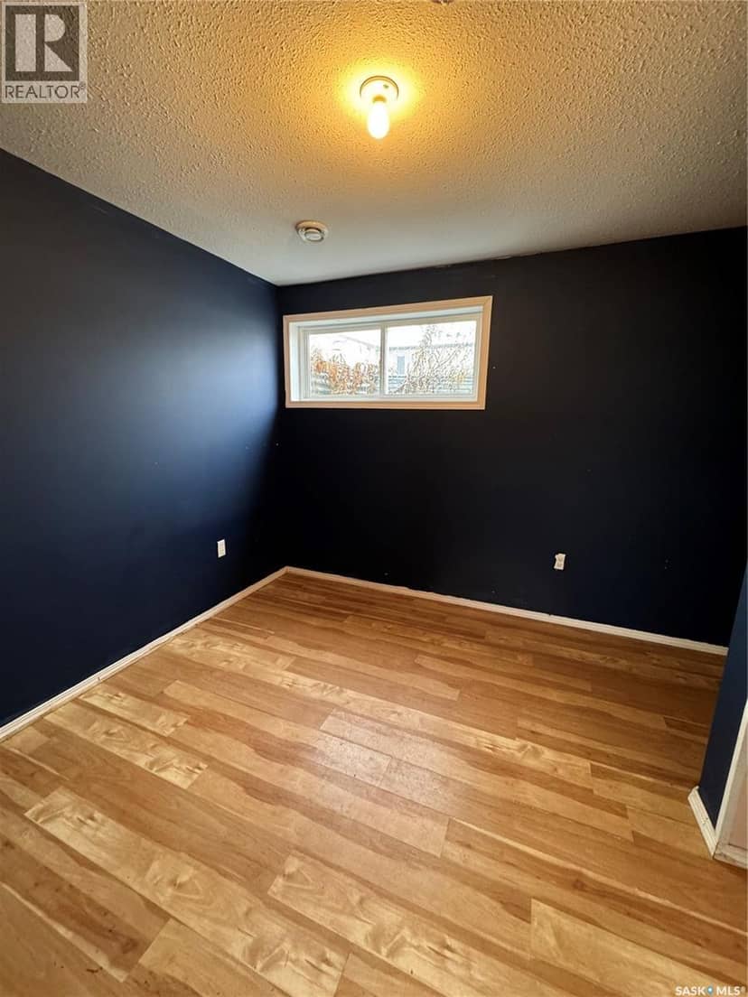 701 2nd AVENUE E — photo 6 of 13