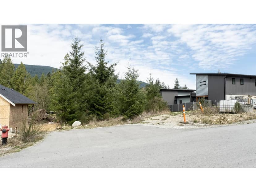 1221 CASTLE ROAD, Gibsons, photo 2