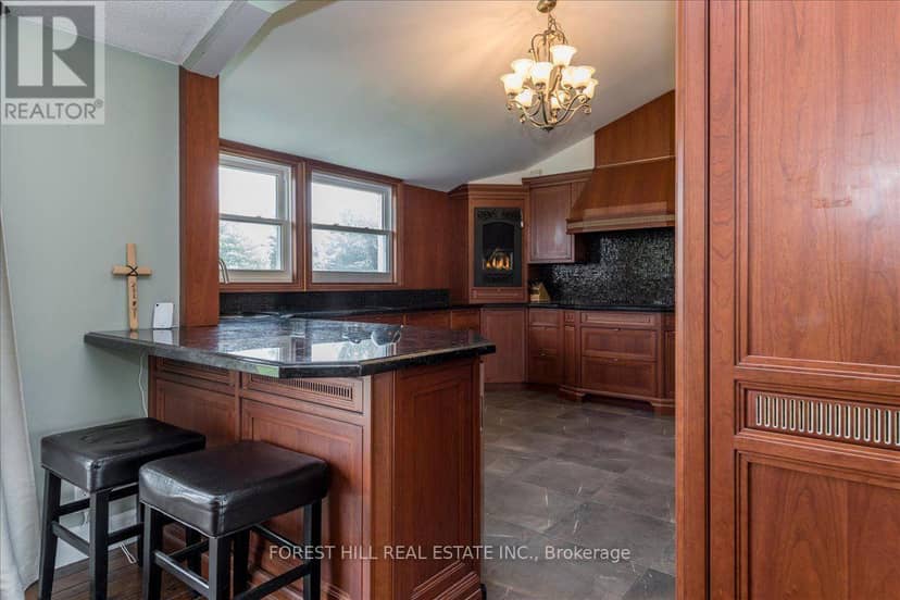 21 Pinetree Court — photo 13 of 40