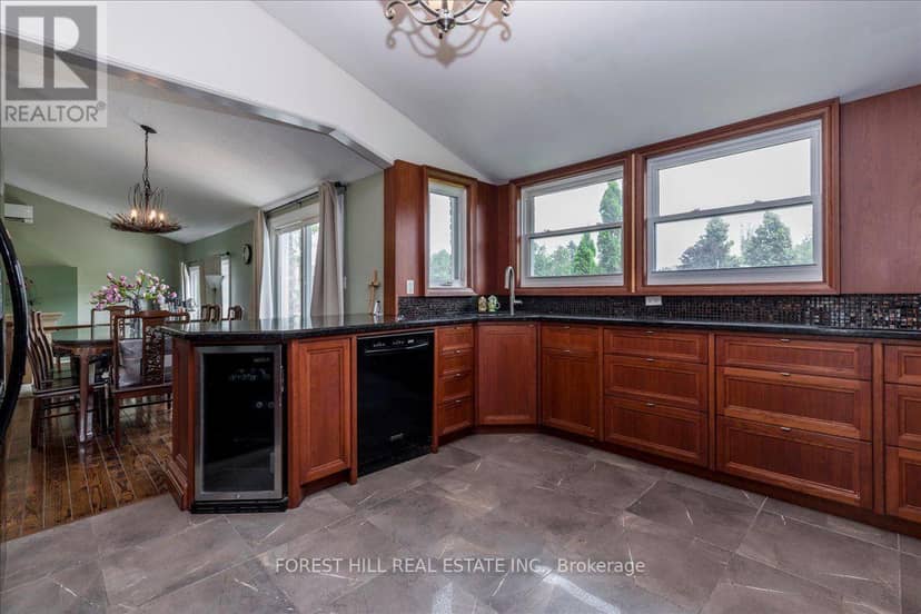 21 Pinetree Court — photo 15 of 40