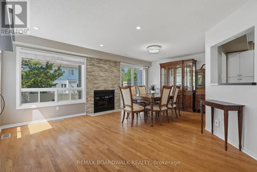 5981 Pineglade Crescent — photo 12 of 37