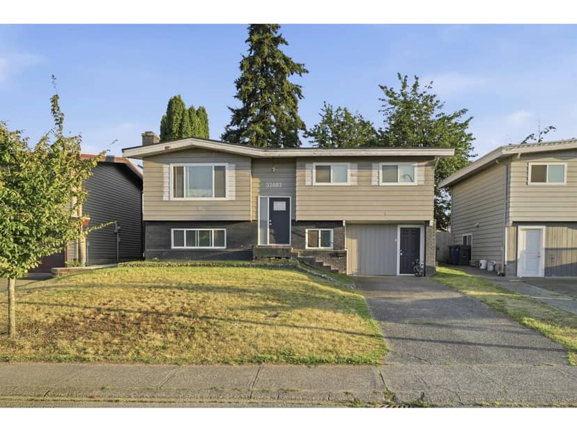 32082 AUSTIN AVENUE, Abbotsford