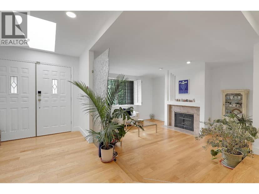 907 SPRICE AVENUE, Coquitlam, photo 2