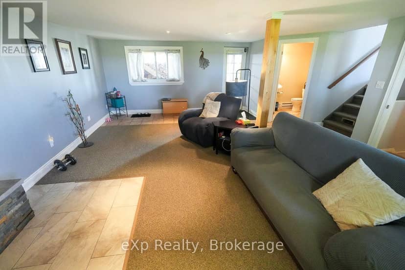 3595 Bruce Road 3 — photo 15 of 38