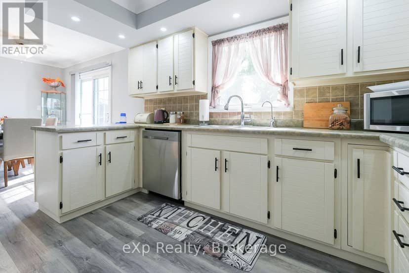 3595 Bruce Road 3 — photo 8 of 38
