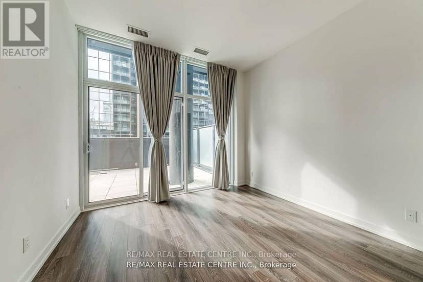406 - 20 Edward Street — photo 13 of 36