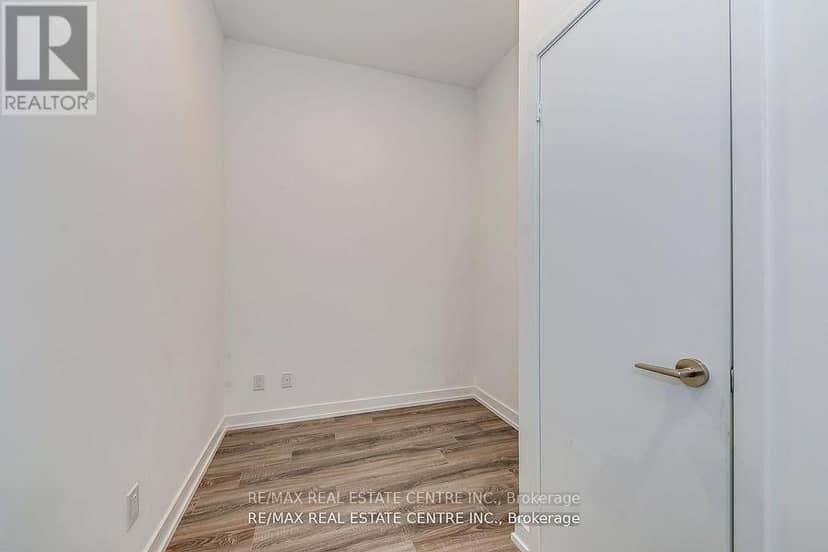 406 - 20 Edward Street — photo 28 of 36