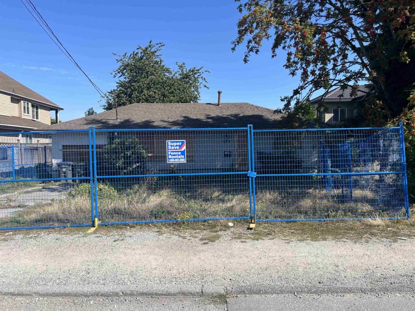 12111 84 AVENUE, Surrey, photo 2