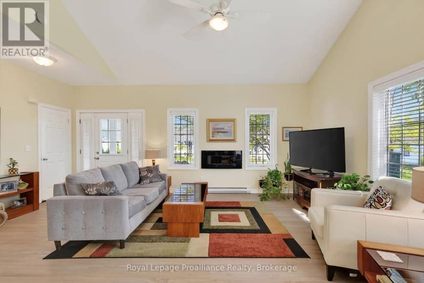 402 - 325 Densmore Road — photo 8 of 29