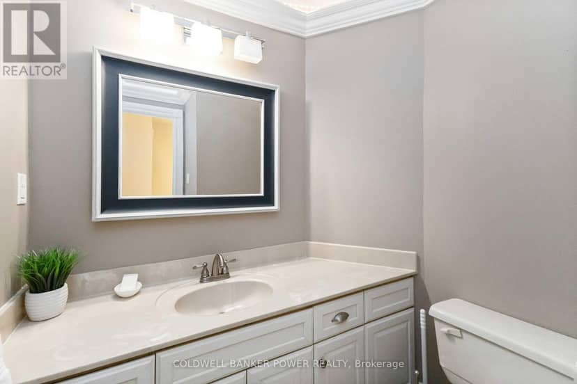 308 - 460 Wellington Street — photo 19 of 34