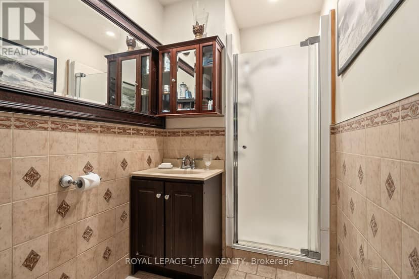 525 King Edward Avenue — photo 37 of 40