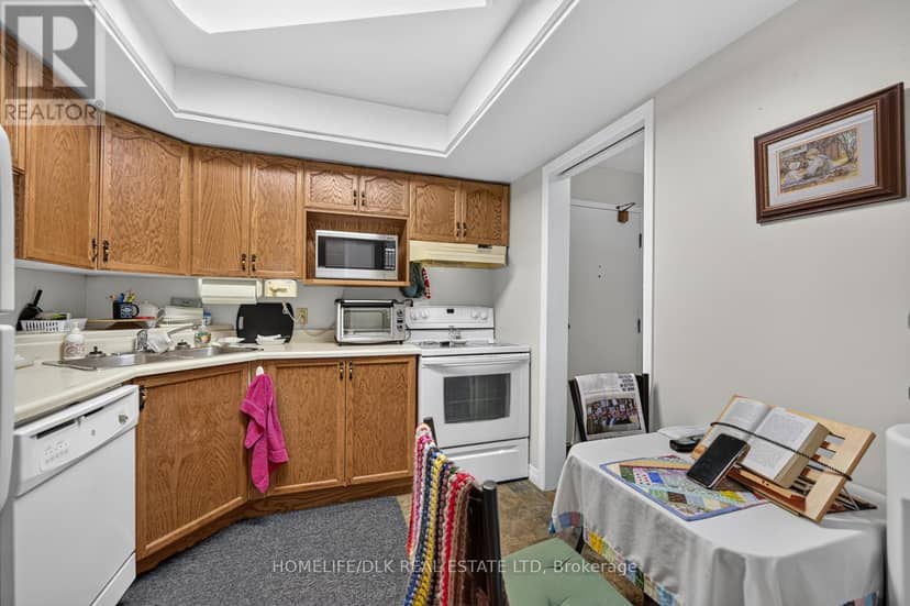 306 - 820 Laurier Boulevard — photo 11 of 19