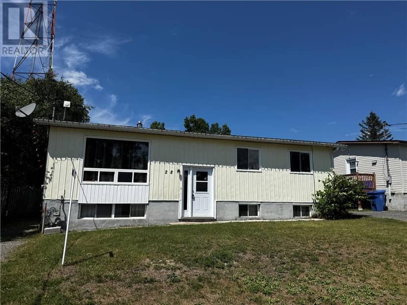 28 SPRUCE Street, Temagami