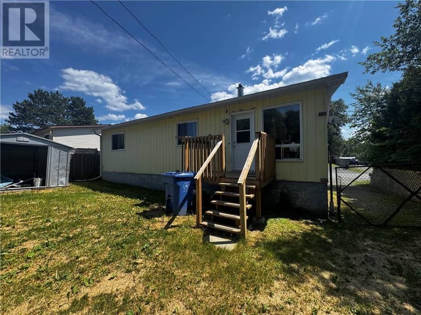 28 SPRUCE Street, Temagami, photo 2