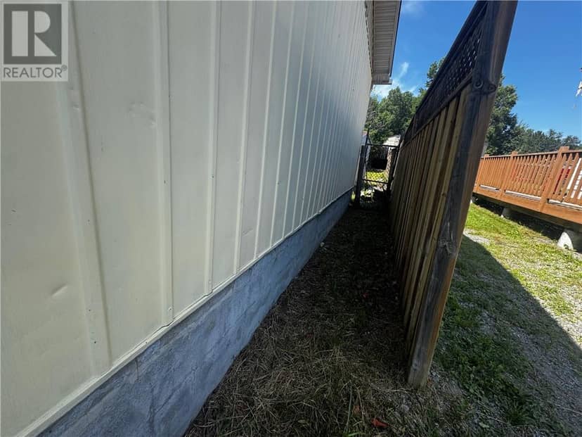 28 SPRUCE Street, Temagami, photo 3