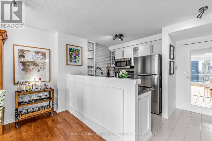 2809 - 10 Yonge Street — photo 13 of 40
