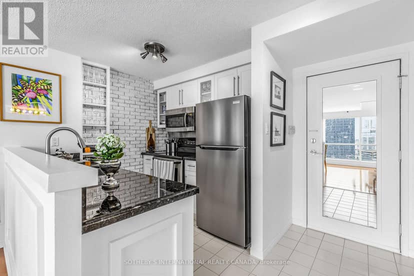 2809 - 10 Yonge Street — photo 3 of 40