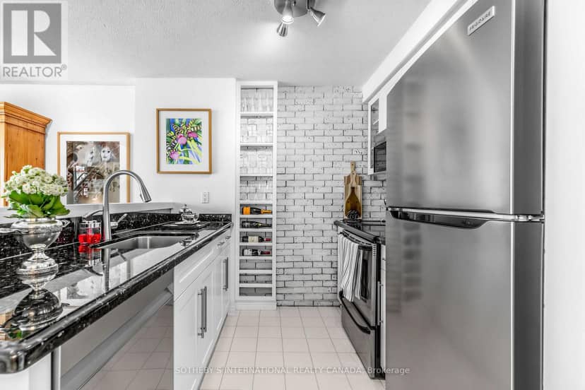 2809 - 10 Yonge Street — photo 4 of 40