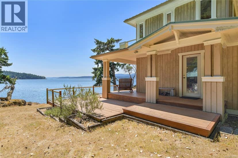 647 Dinner Bay Rd, Mayne Island