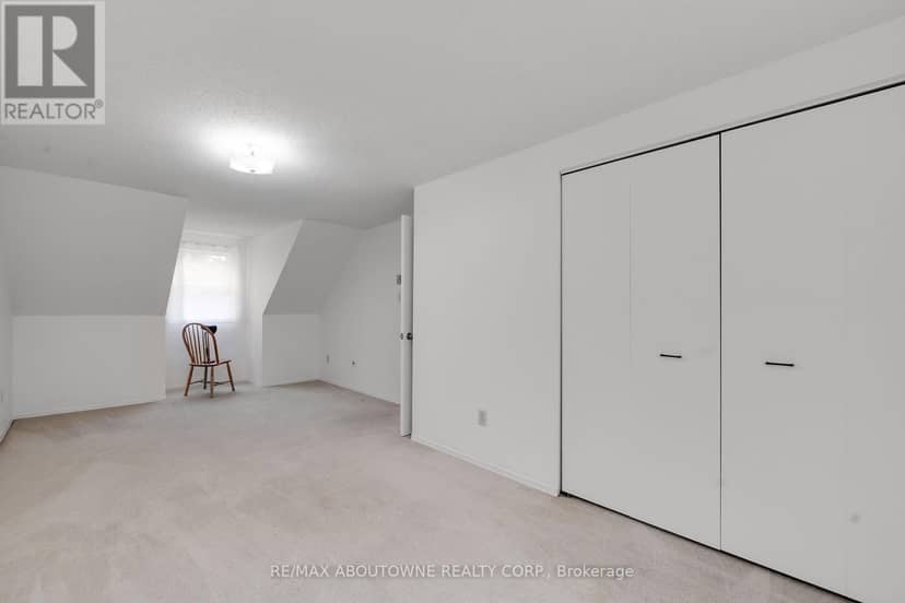 678 Edinburgh Road S — photo 17 of 26