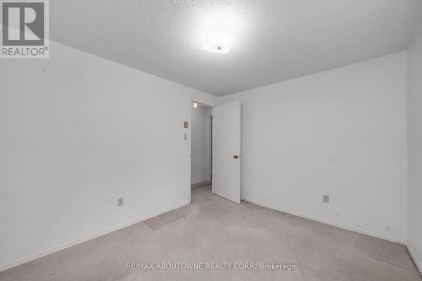 678 Edinburgh Road S — photo 18 of 26