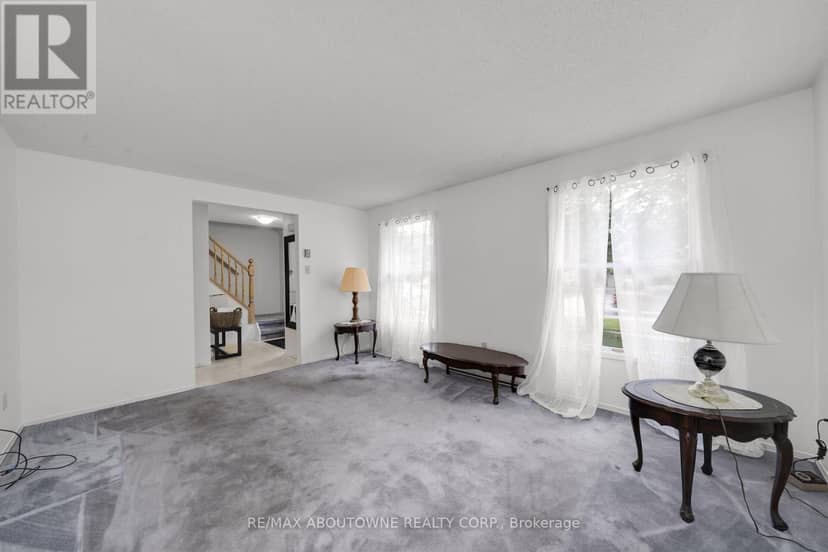 678 Edinburgh Road S — photo 5 of 26